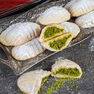 Antep Fıstıklı Kerebiç Kurabiyesi (Antep Fıstıklı Kömbe) - 4