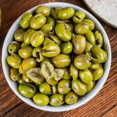 Antep Usulü Nizip Kırma Çekirdeksiz Yeşil Zeytin 1500 cc Bidon